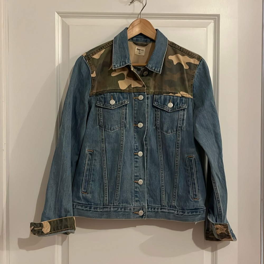 GAP camoflauge trimmed denim jacket. Medium.